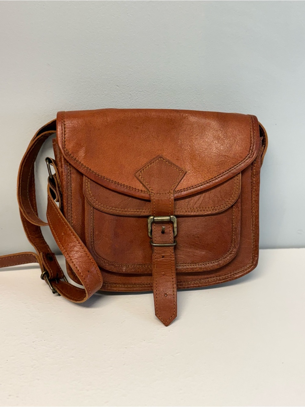 Vintage Brown Leather Crossbody Saddle Bag – Oklahoma State Seal Snap Accent